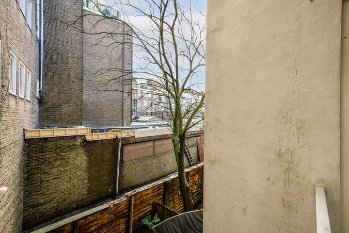 Photo 9 of Jan Bernardusstraat 26-1L