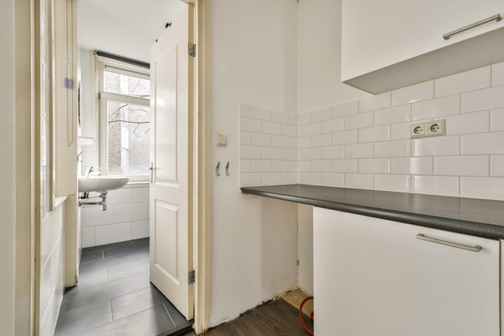 Photo 12 of Jan Bernardusstraat 26-1L