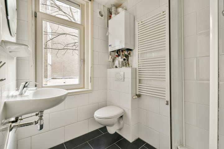 Photo 13 of Jan Bernardusstraat 26-1L