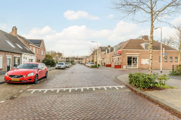 Photo 24 of Leharstraat 43