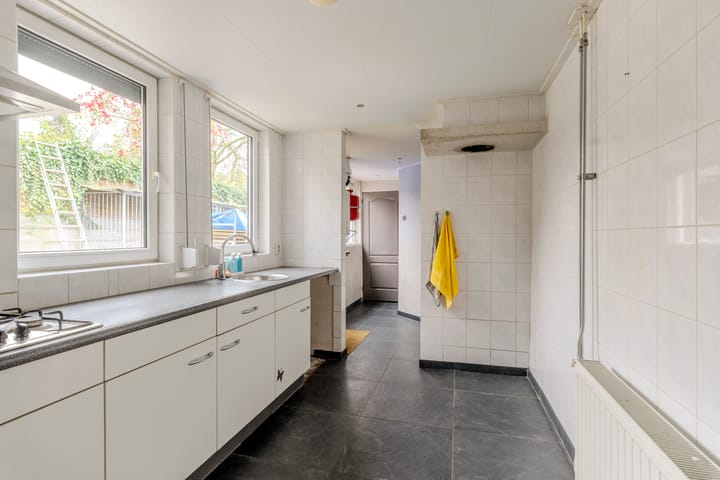 Photo 7 of Leharstraat 43