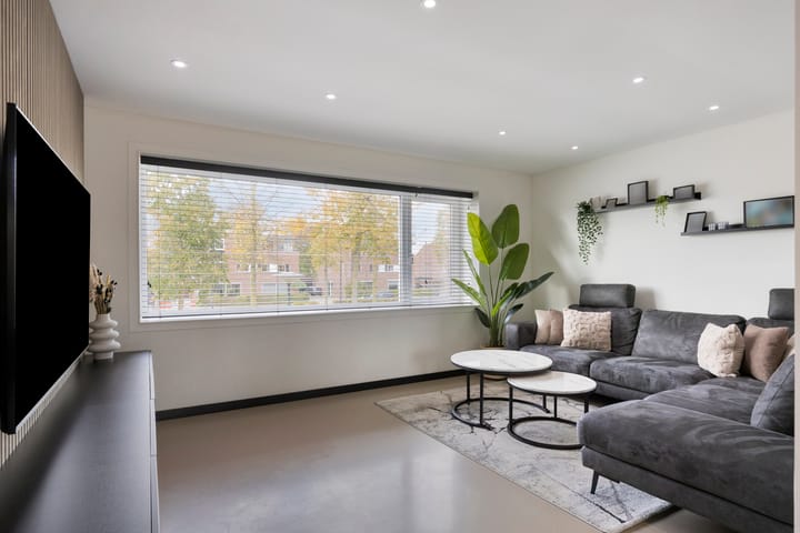 Photo 13 of Leonard Springerlaan 140