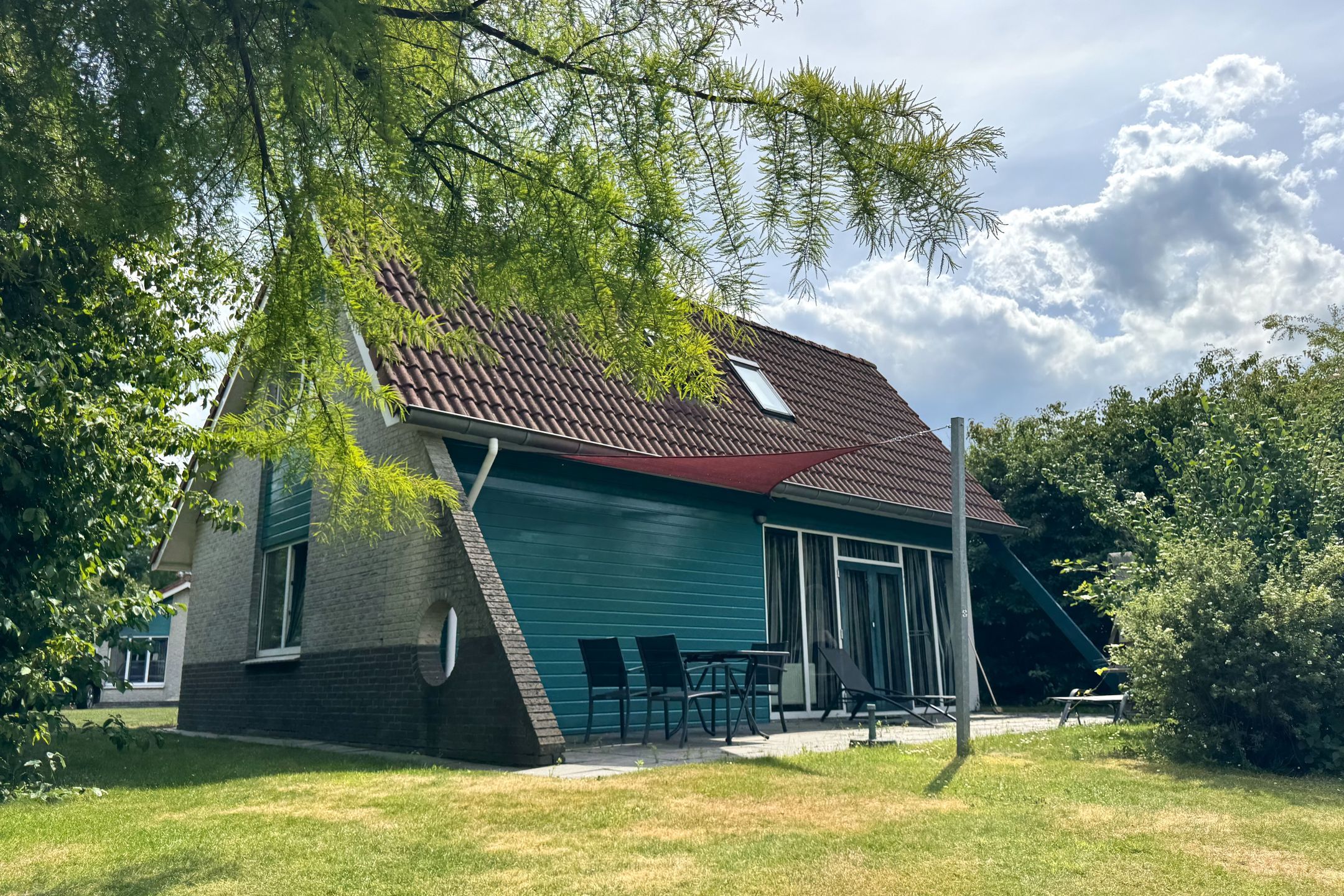 2-bedroom freehold villa in Emmen — photo 3 of 5