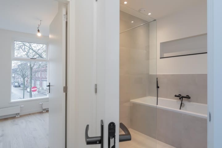 Photo 18 of Soendastraat 1