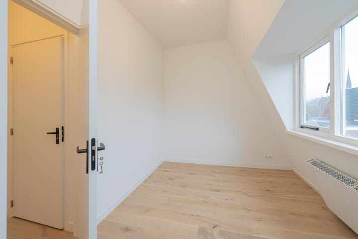 Photo 33 of Soendastraat 1