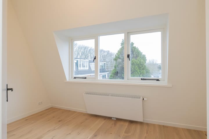 Photo 32 of Soendastraat 1