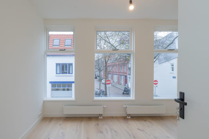 Photo 14 of Soendastraat 1