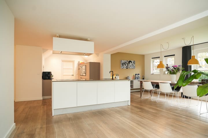 Foto 8 van Middenweg 11