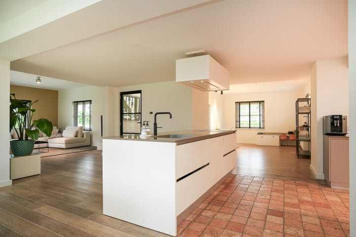 Foto 12 van Middenweg 11