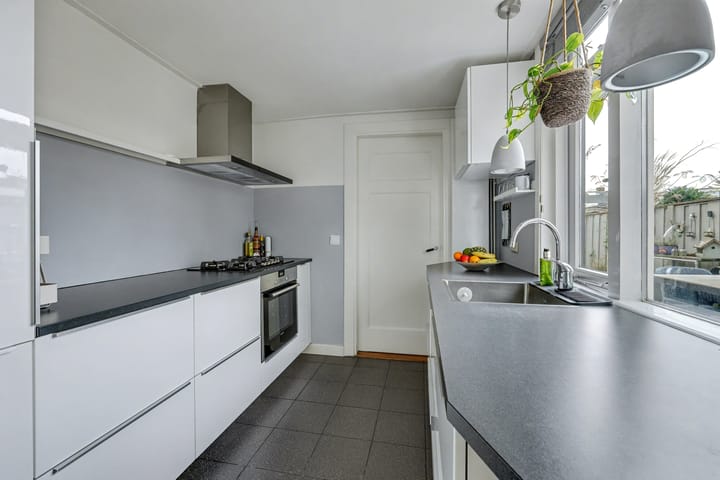 Photo 3 of Preangerstraat 35