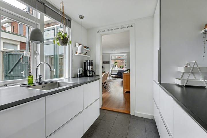 Photo 13 of Preangerstraat 35