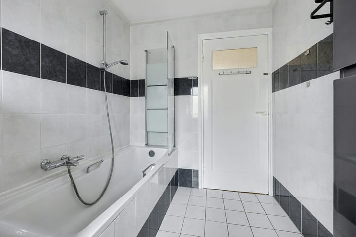 Photo 21 of Preangerstraat 35