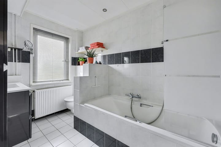 Photo 22 of Preangerstraat 35