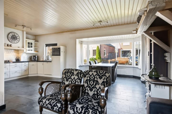 Photo 11 of Dorpsstraat 11