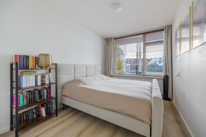 Photo 4 of Valkenstraat 9