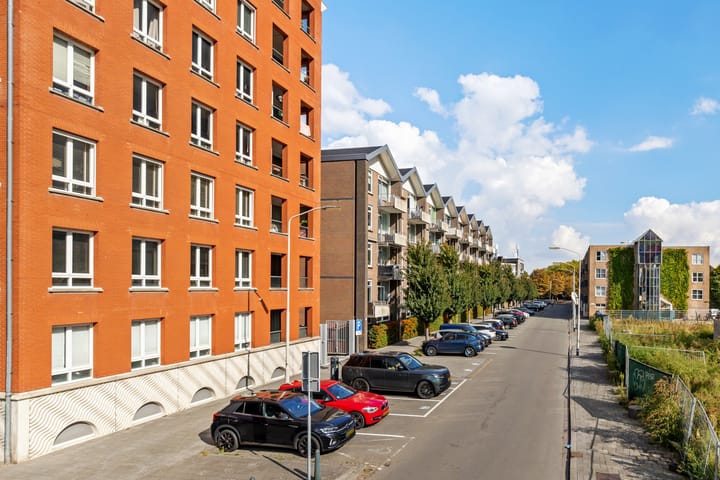 Photo 6 of Valkenstraat 9