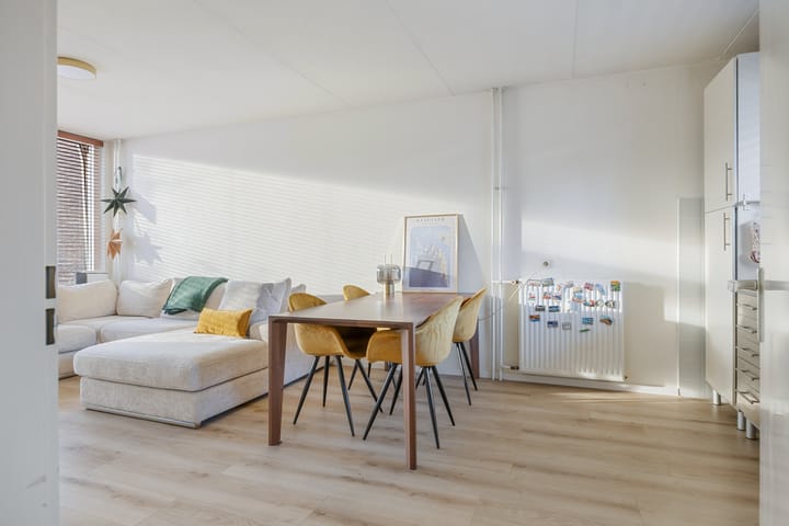 Photo 14 of Valkenstraat 9