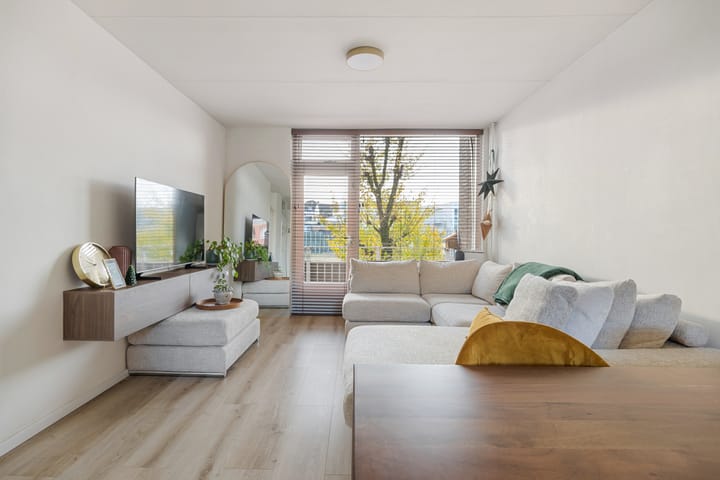 Photo 15 of Valkenstraat 9