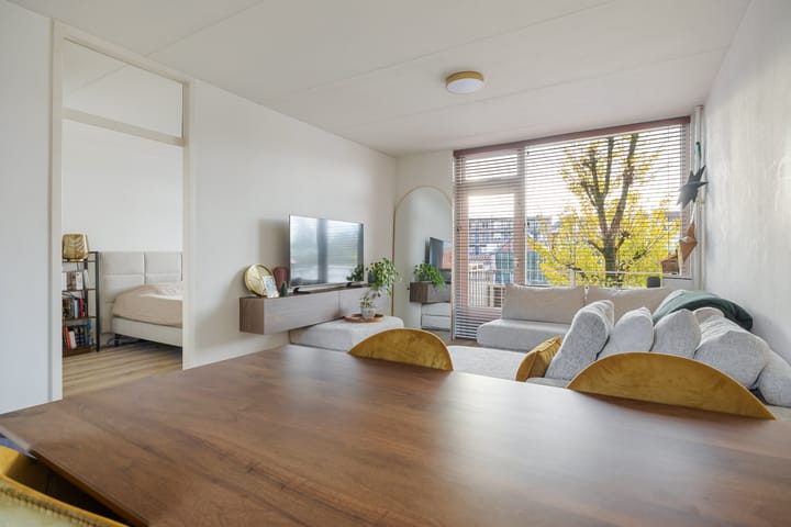 Photo 16 of Valkenstraat 9