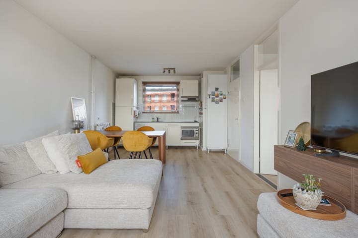 Photo 17 of Valkenstraat 9