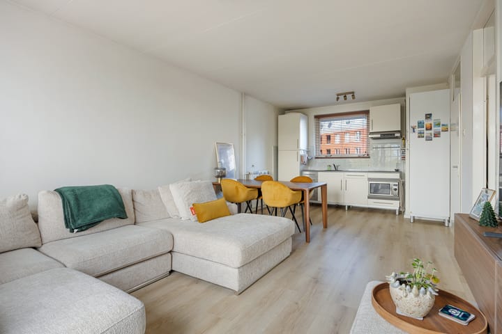 Photo 18 of Valkenstraat 9