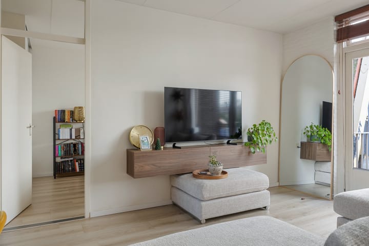 Photo 19 of Valkenstraat 9