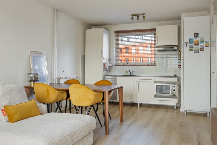 Photo 21 of Valkenstraat 9