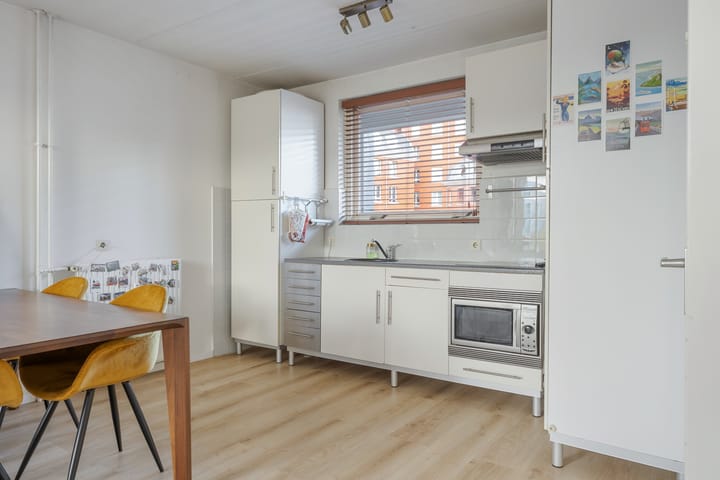 Photo 22 of Valkenstraat 9