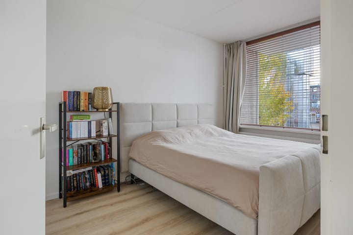 Photo 24 of Valkenstraat 9