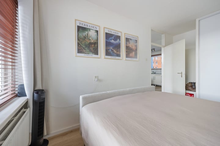 Photo 25 of Valkenstraat 9