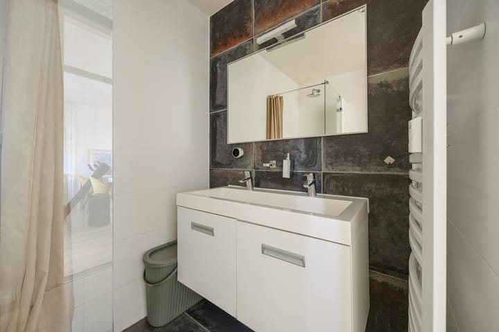 Photo 27 of Valkenstraat 9