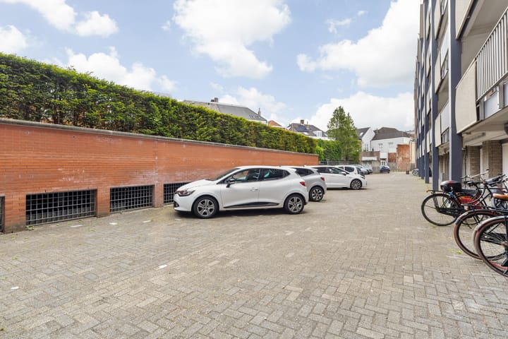 Photo 31 of Valkenstraat 9