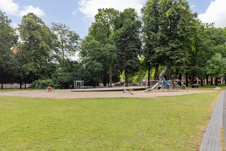 Photo 33 of Valkenstraat 9