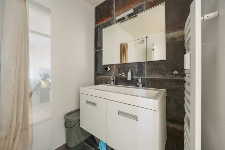 Photo 5 of Valkenstraat 9