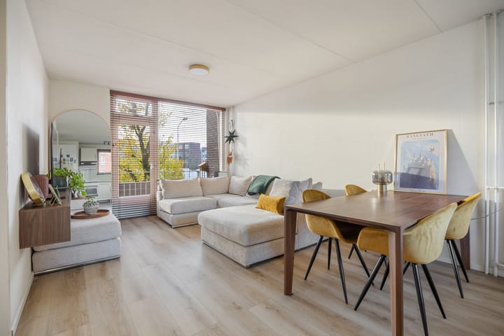 Photo 2 of Valkenstraat 9