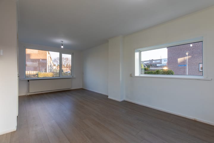 Photo 4 of Burg. Willemsstraat 35