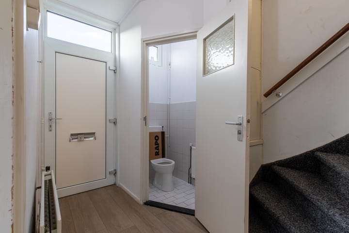 Foto 9 van Burg. Willemsstraat 35