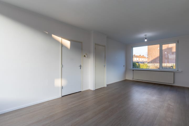 Photo 3 of Burg. Willemsstraat 35