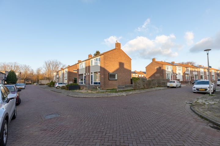 Foto 23 van Burg. Willemsstraat 35