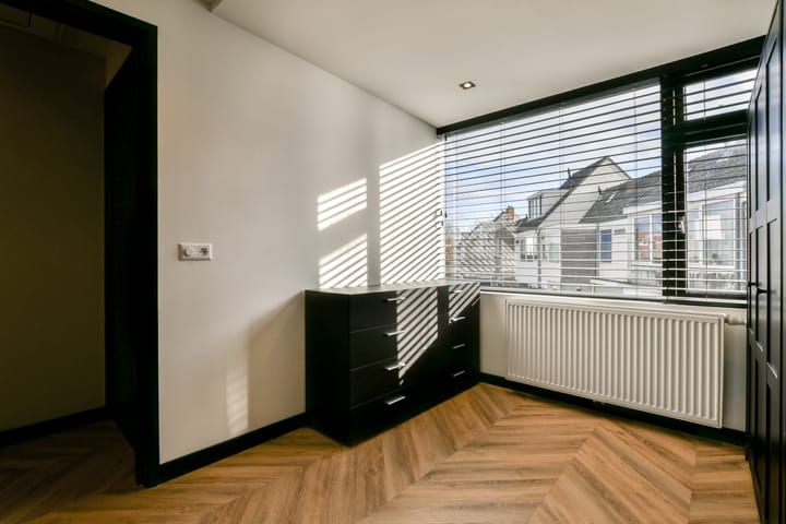 Foto 24 van Helmersstraat 6