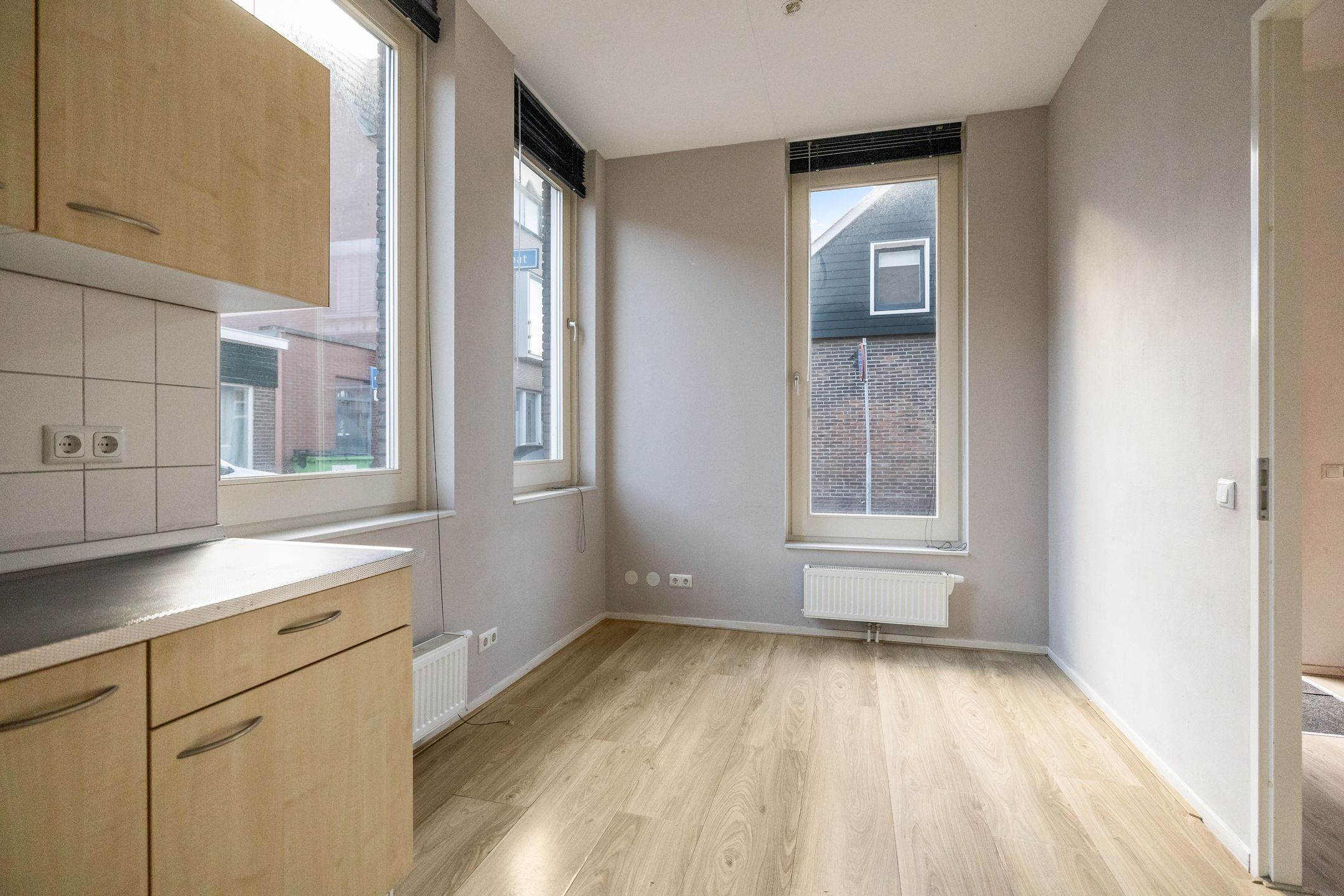 Photo 9 of Diaconiestraat 43
