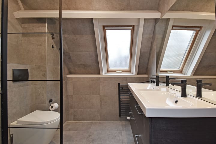 Photo 4 of De Backerstraat 15