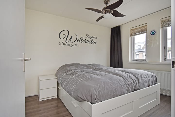 Foto 23 van De Backerstraat 15