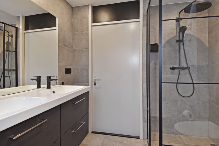 Foto 28 van De Backerstraat 15