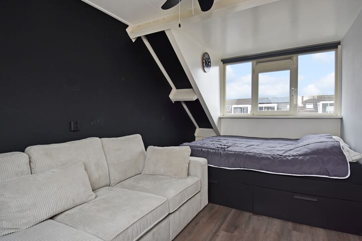 Foto 33 van De Backerstraat 15