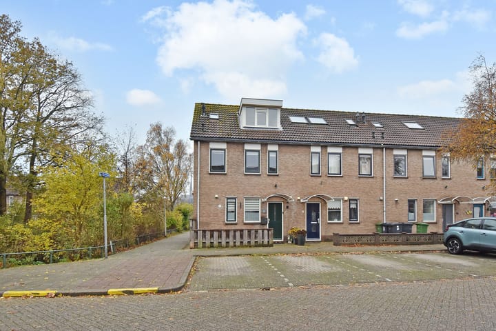 Foto 38 van De Backerstraat 15