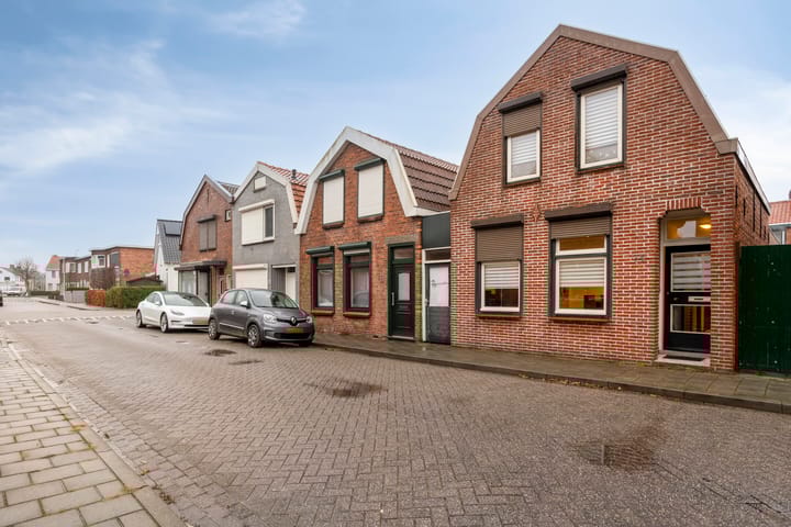 Photo 7 of Wilhelminastraat 34