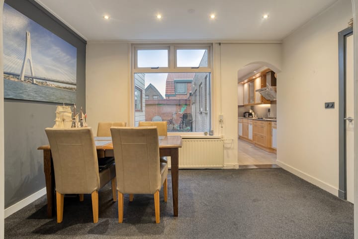 Photo 12 of Wilhelminastraat 34