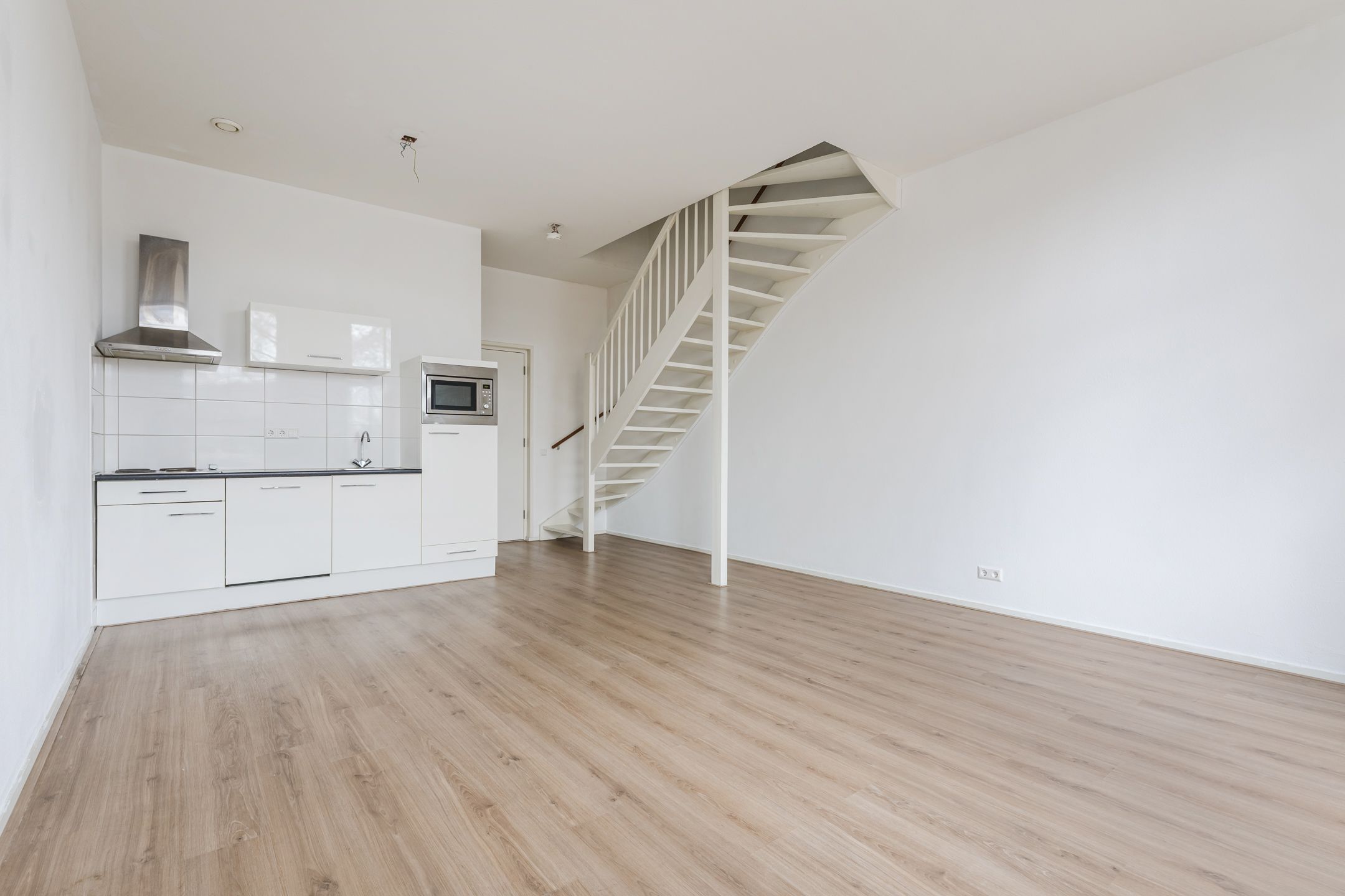 Photo 3 of Wilhelminastraat 10-S