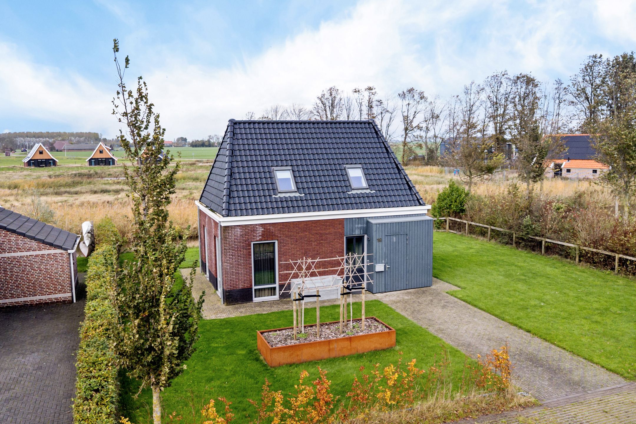 2-bedroom freehold villa in Burdaard — photo 2 of 5
